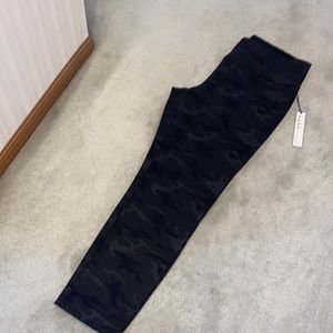 Nicole miller camo legging